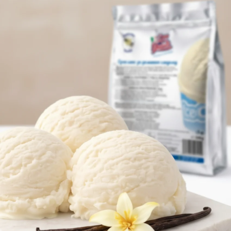Макро текстура на домашен ванилов сладолед Don Gelato с ванилия и опаковка на заден план